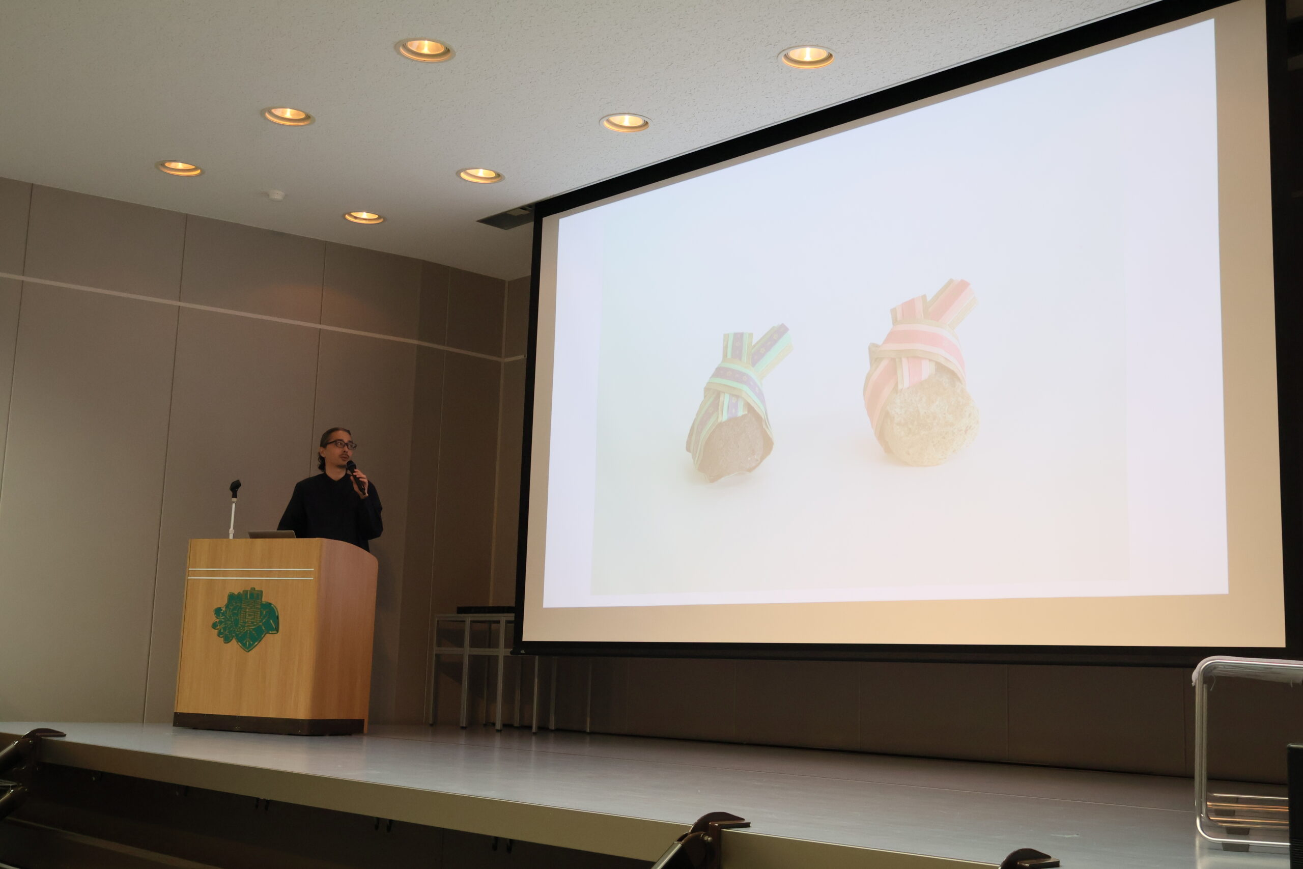 清水さんには2025年10月に本学で開催した「岩手大学ホームカミングデイ2025」でご講演をいただきました。その際のご講演タイトルには、『この地を開墾する』という表現があり、印象的でした。地方におけるクリエイティブの役割について、どのようにお考えでしょうか。